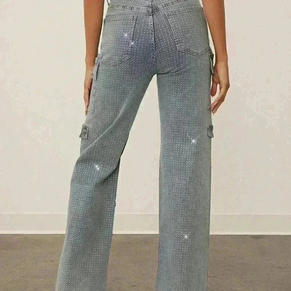 Medium Wash Curvy Women's Flap Pocket Side Cargo Mid Ride Jeans - Picture 6 of 6